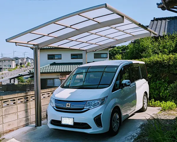 カーポートを設置した駐車スペース